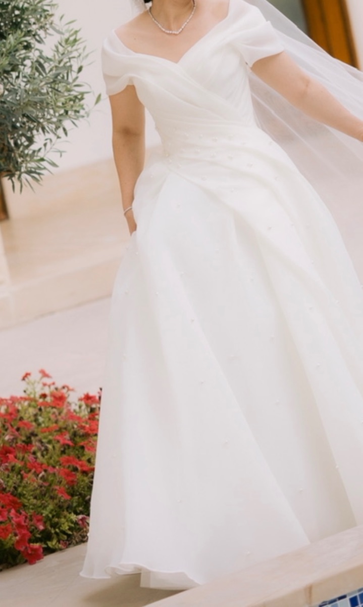 Wedding dress photo 2