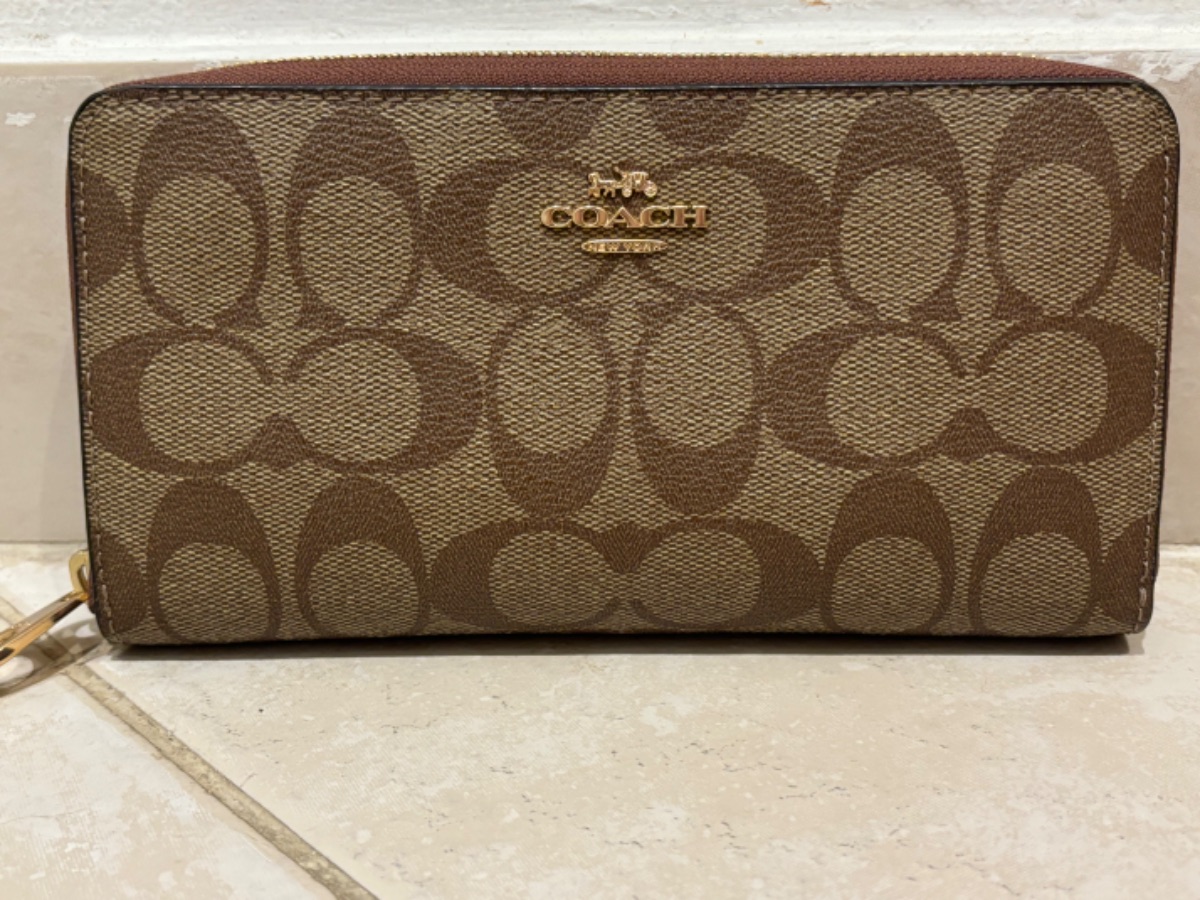 Original Coach wallet photo 2