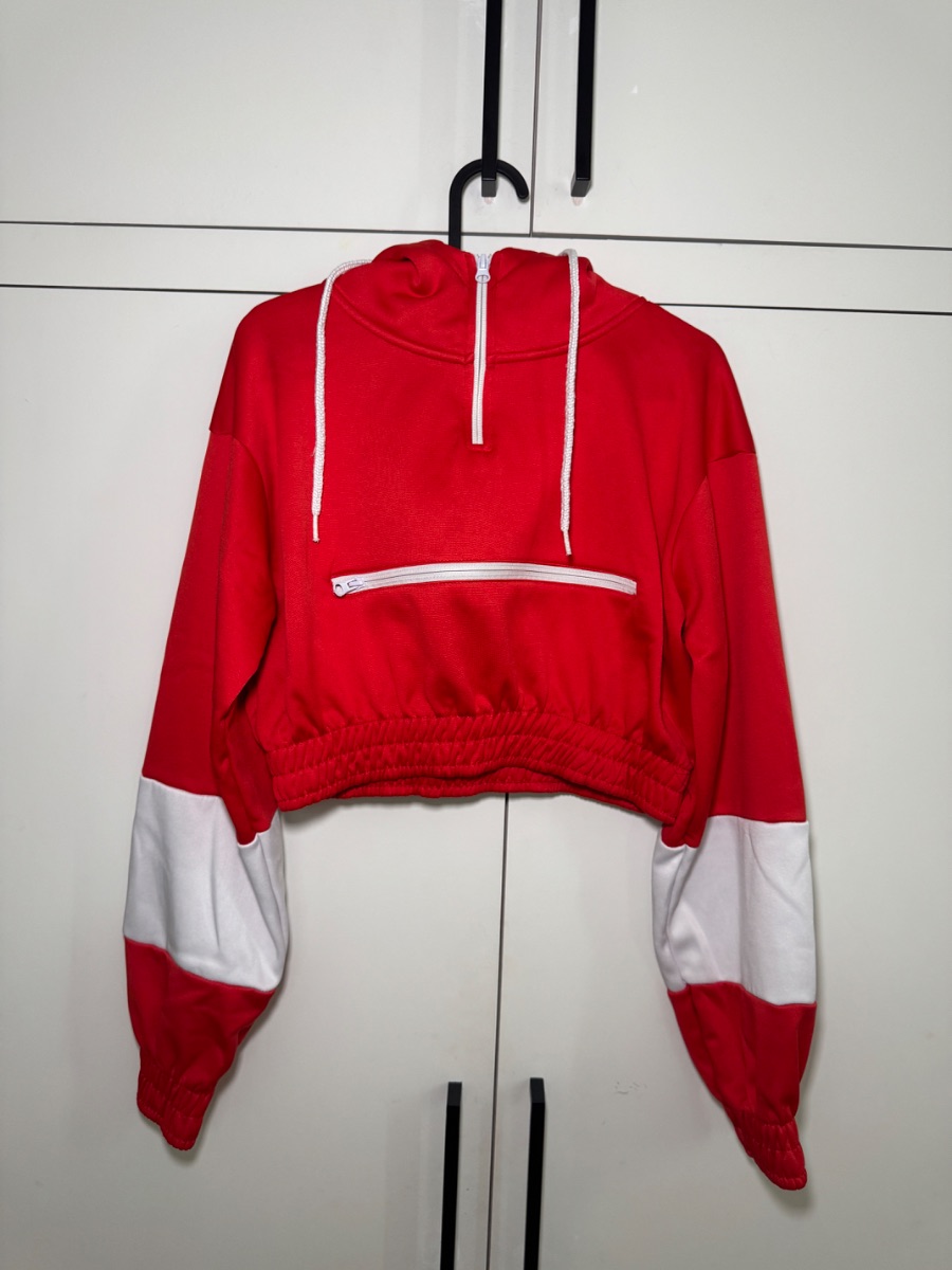 Pretty Little Thing Red cropped hoodie with matching shorts. photo 2