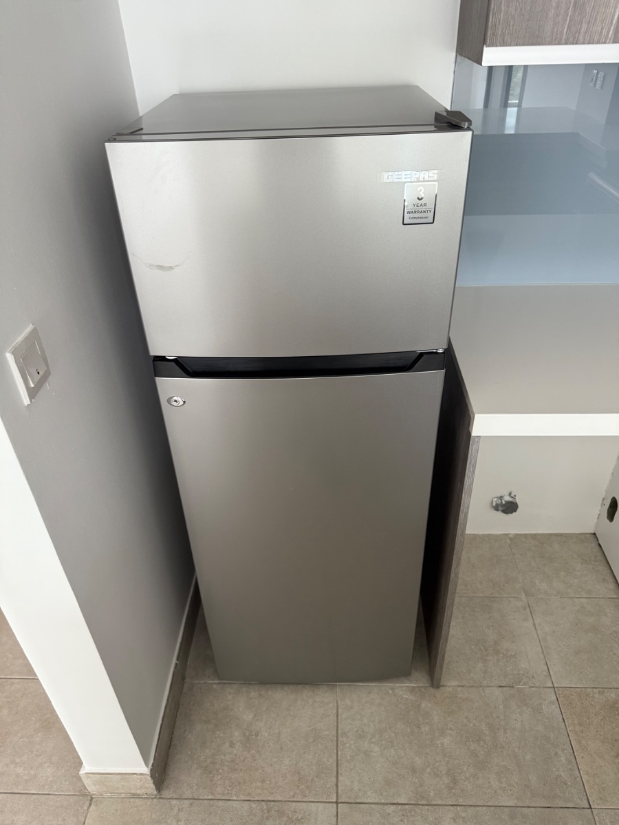 Geepas Fridge freezer