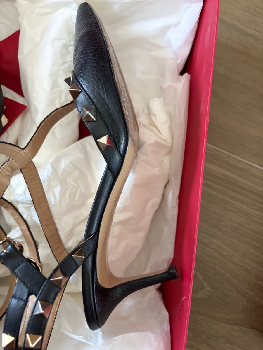 Valentino Black and Gold Small Heel Pumps photo 2