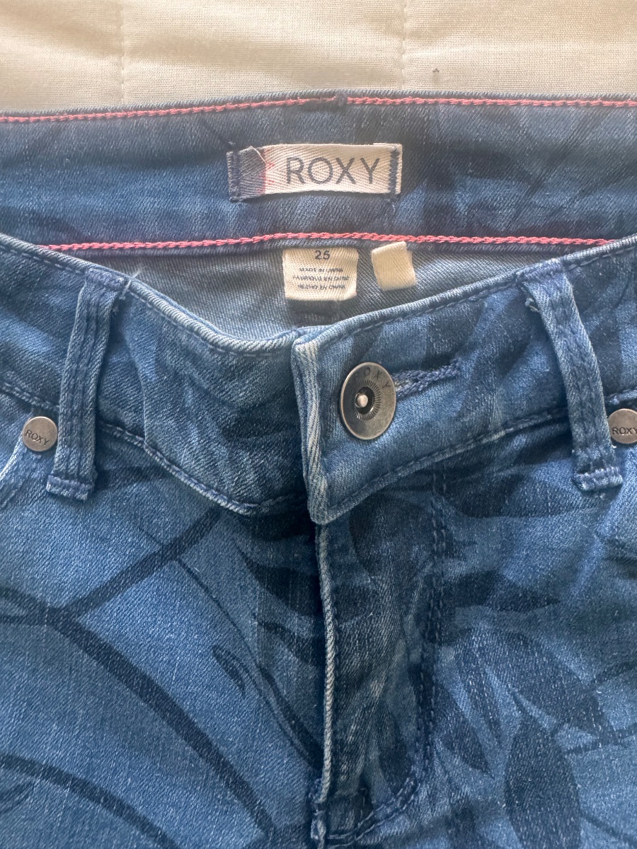 Roxy blue floral print jeans photo 3