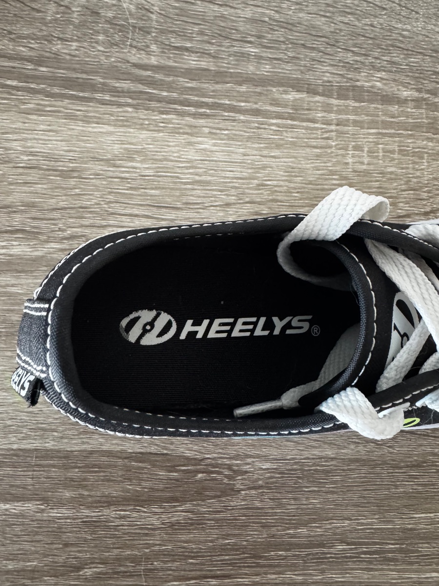 HEELYS Roller Shoe - EU 34/UK 2 photo 3