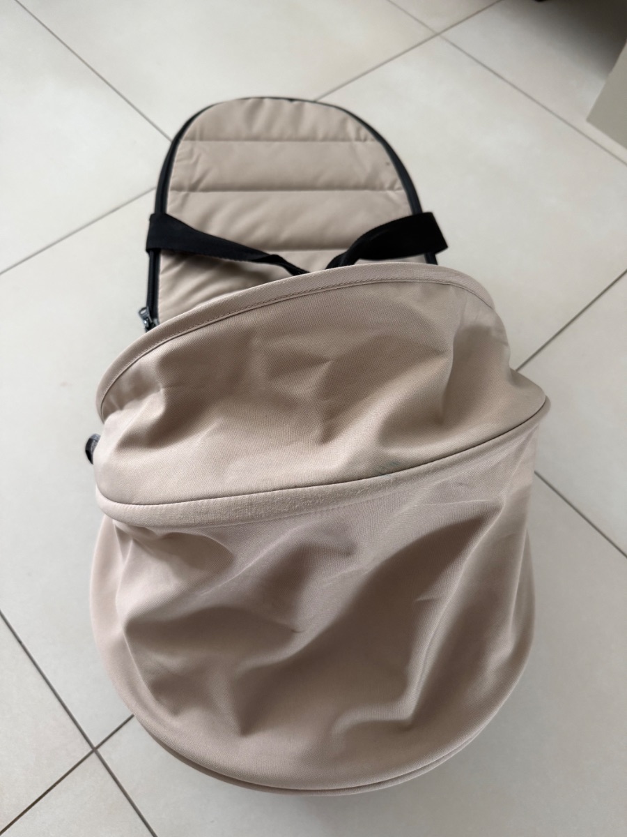 Yoyo Bassinet in Taupe photo 2