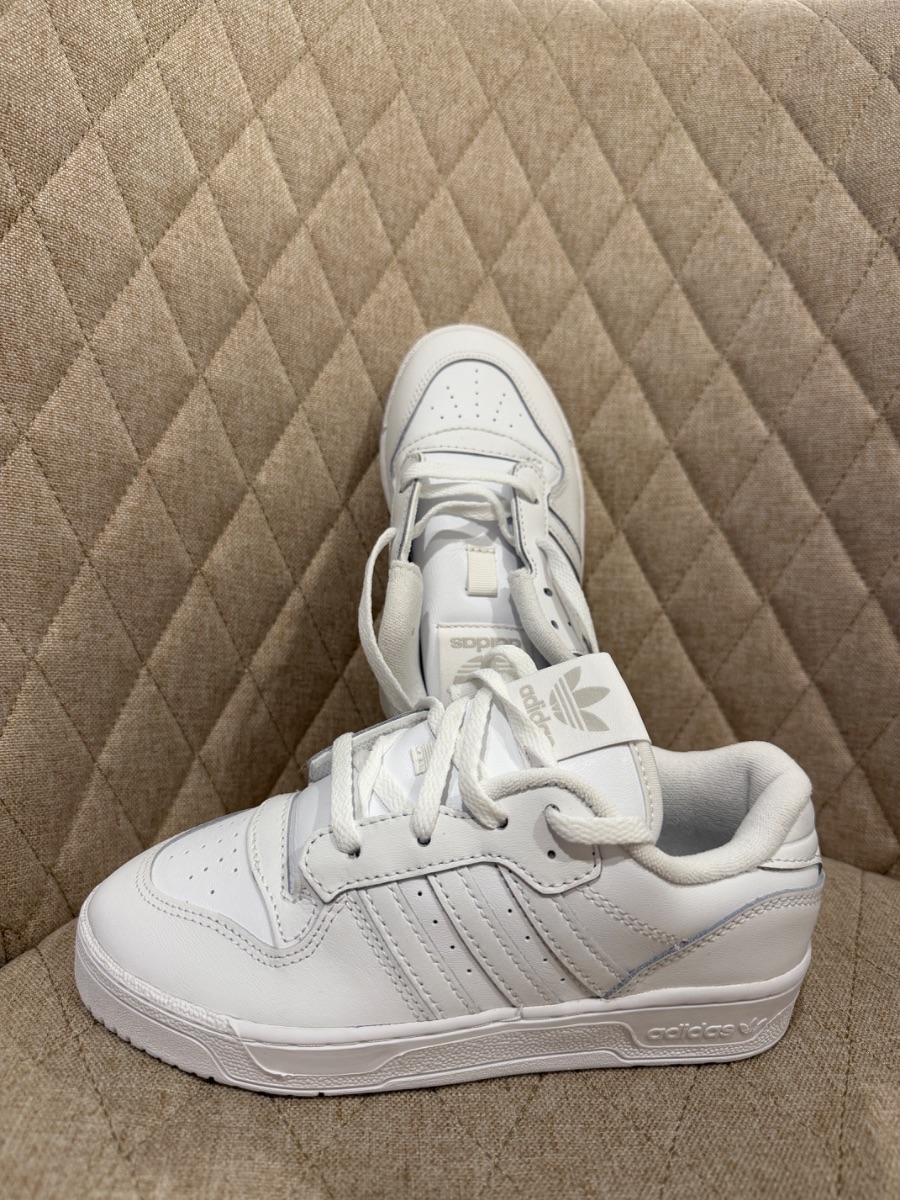 Adidas New Shoes Never Used Without Box photo 2