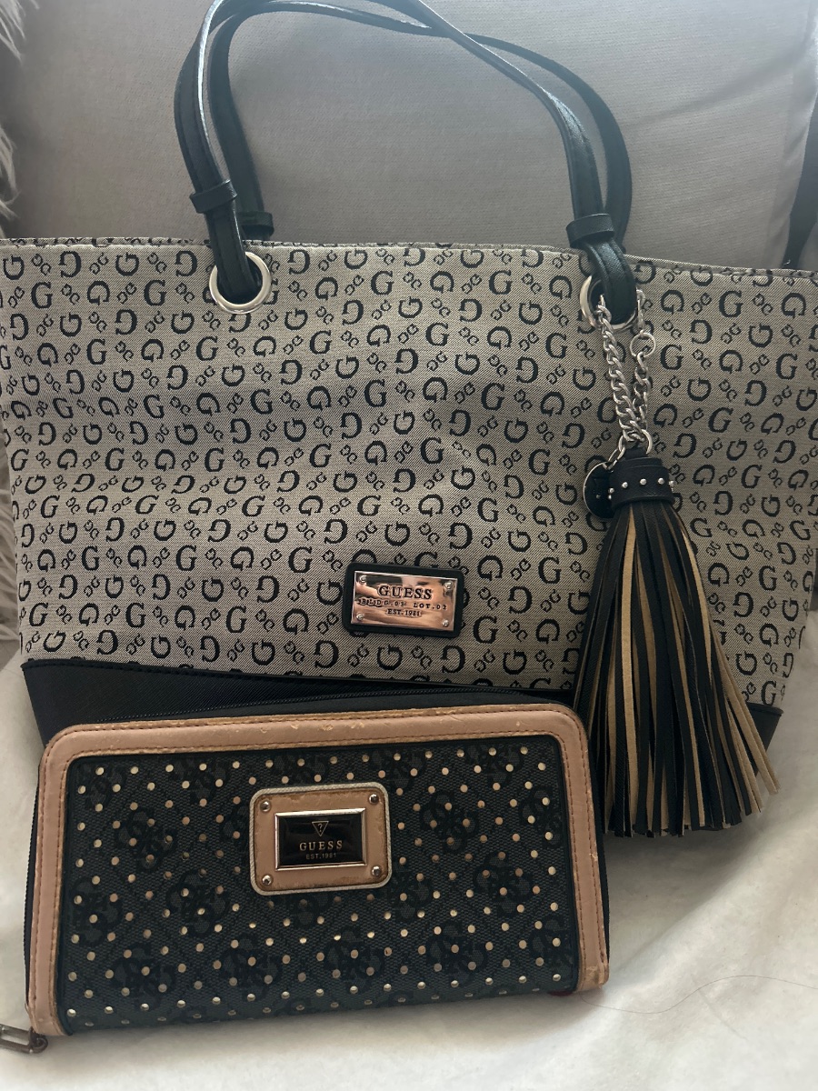 GUESS HANDBAG + FREE WALLET photo 3