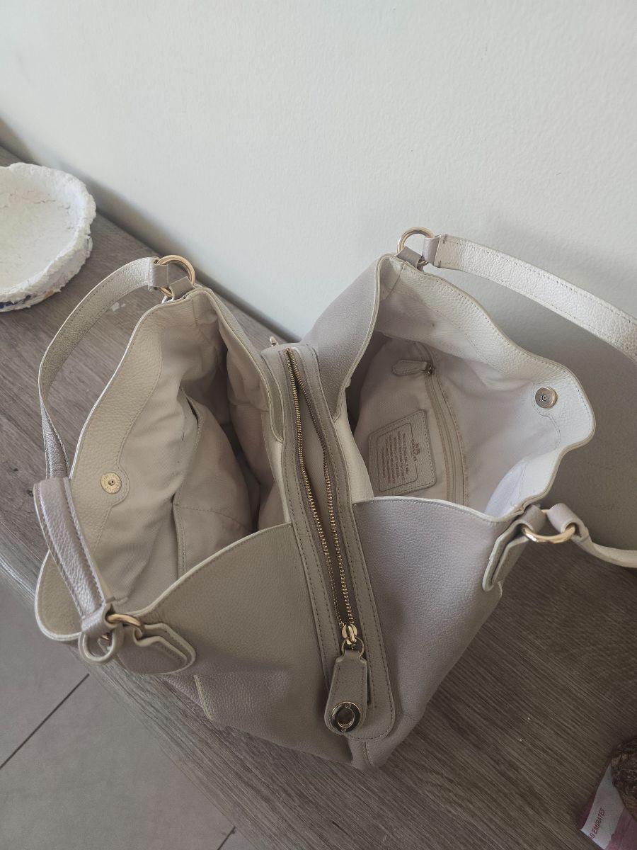 Authentic Coach Edie 31 Pebbled Leather Shoulder Bag - Light Greige / Birch Grey photo 3