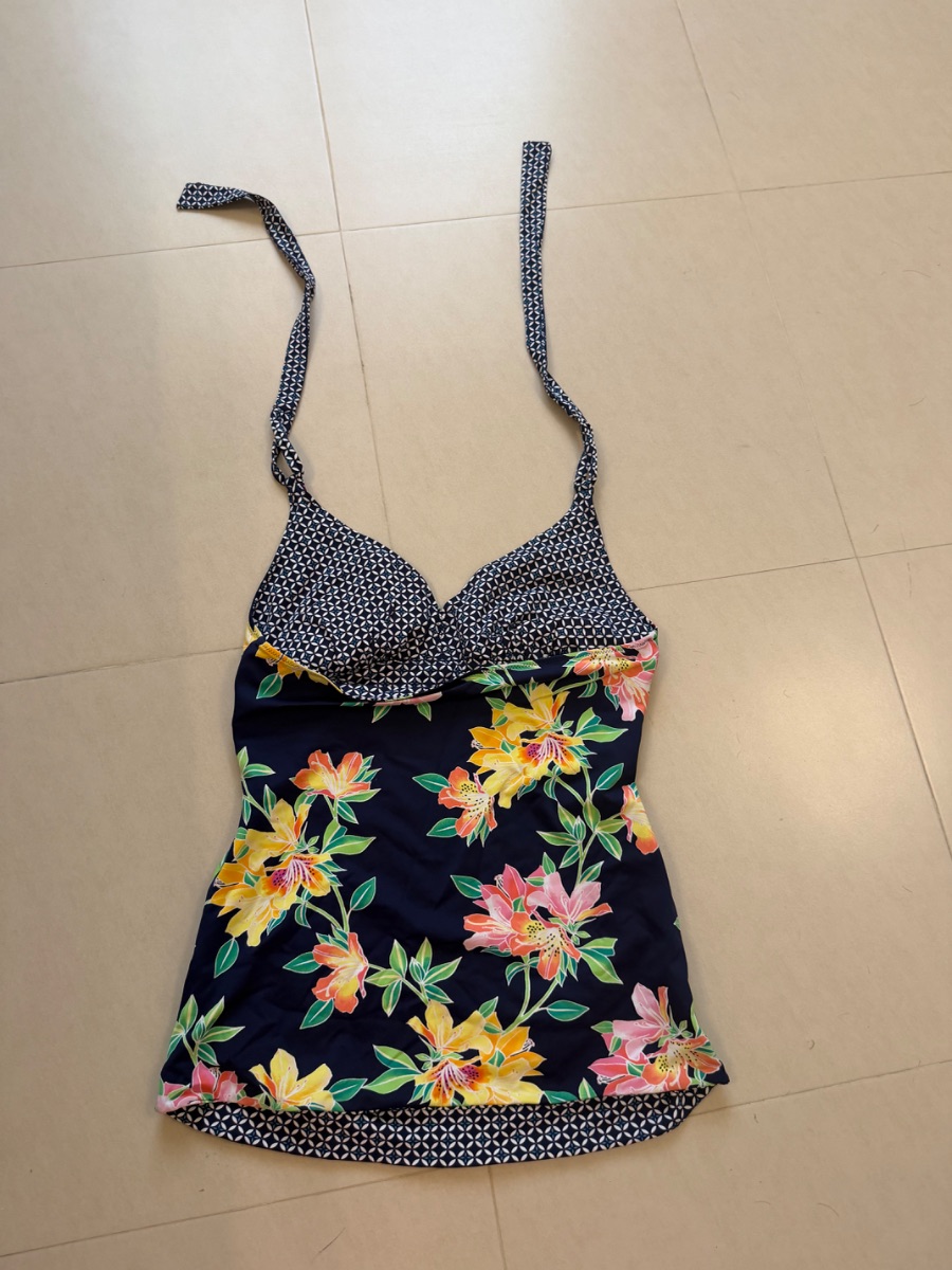Tommy Bahama Tankini top photo 3