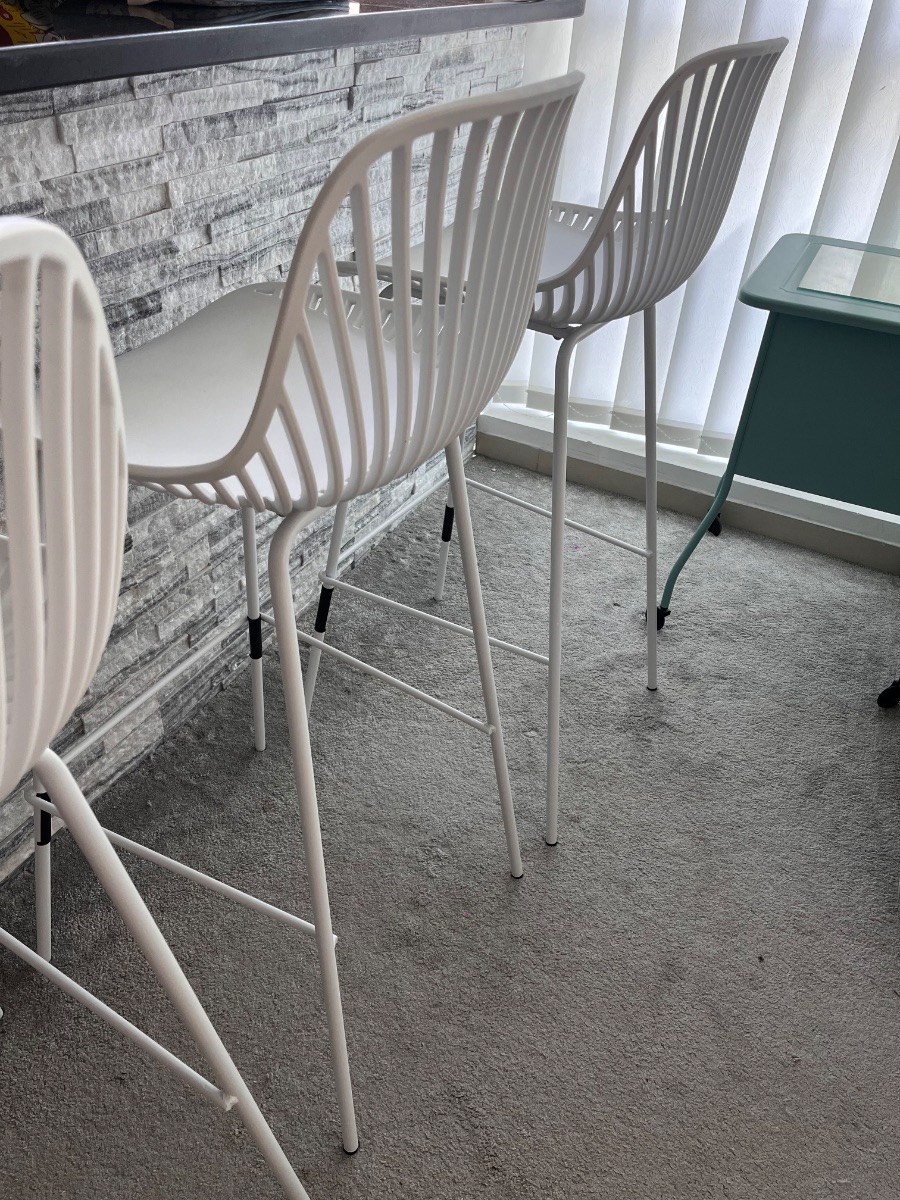 Dragonmart 3 x White Bar Stools
