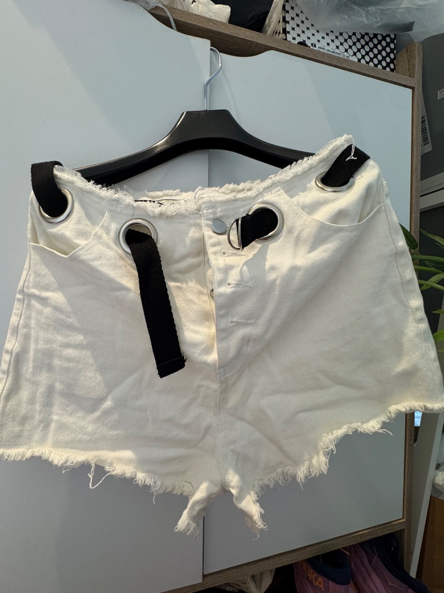 Honey punch Distressed Shorts with belt photo 3