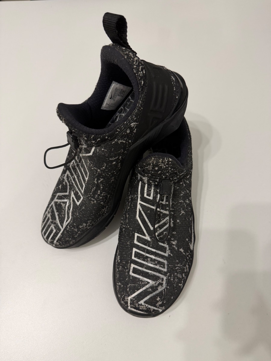 Nike React Metcon in Black/white - Size UK 7/Euro 41 photo 2