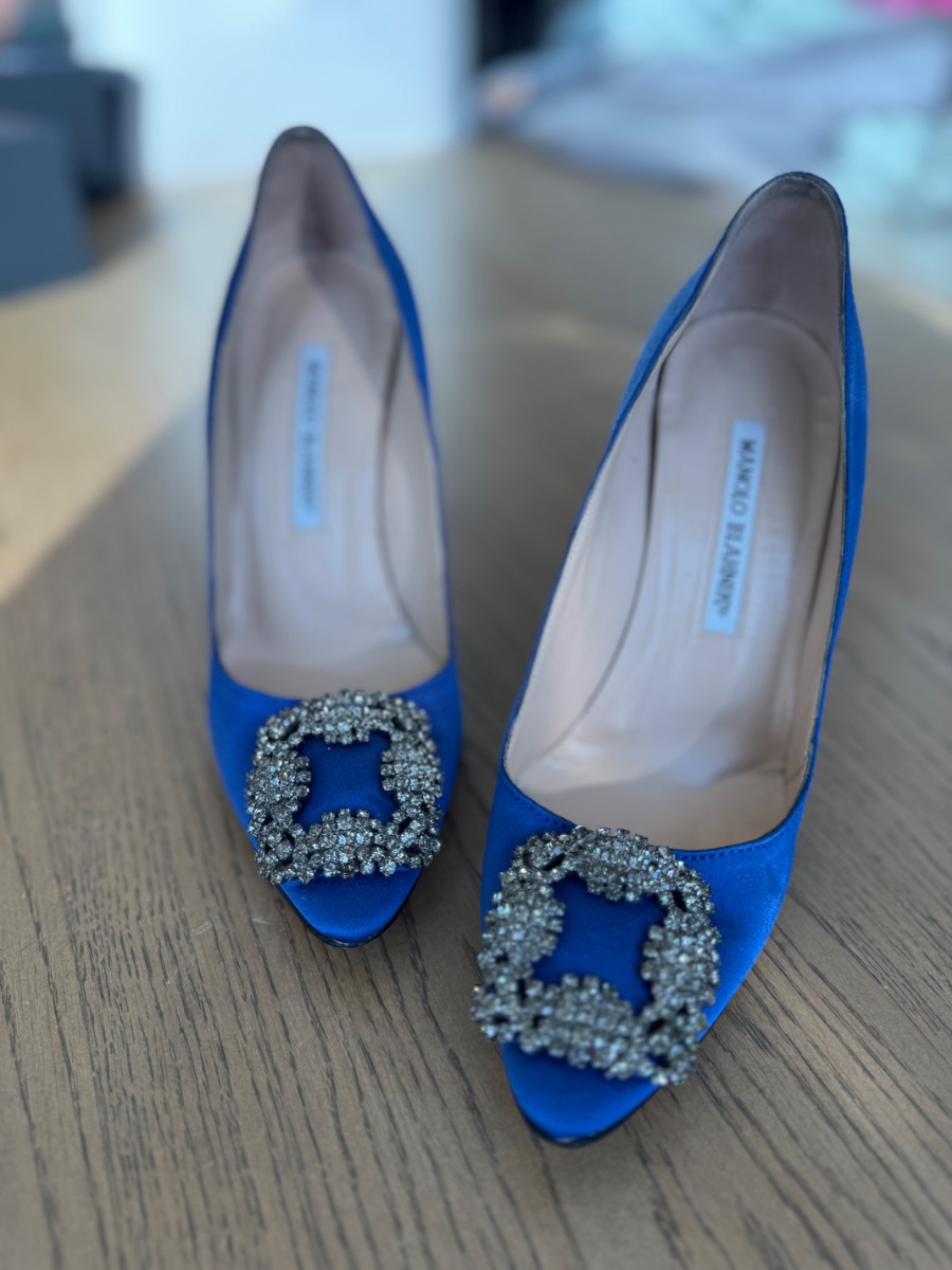 Manolo Blahnik Blue Satin Hangisi Pumps