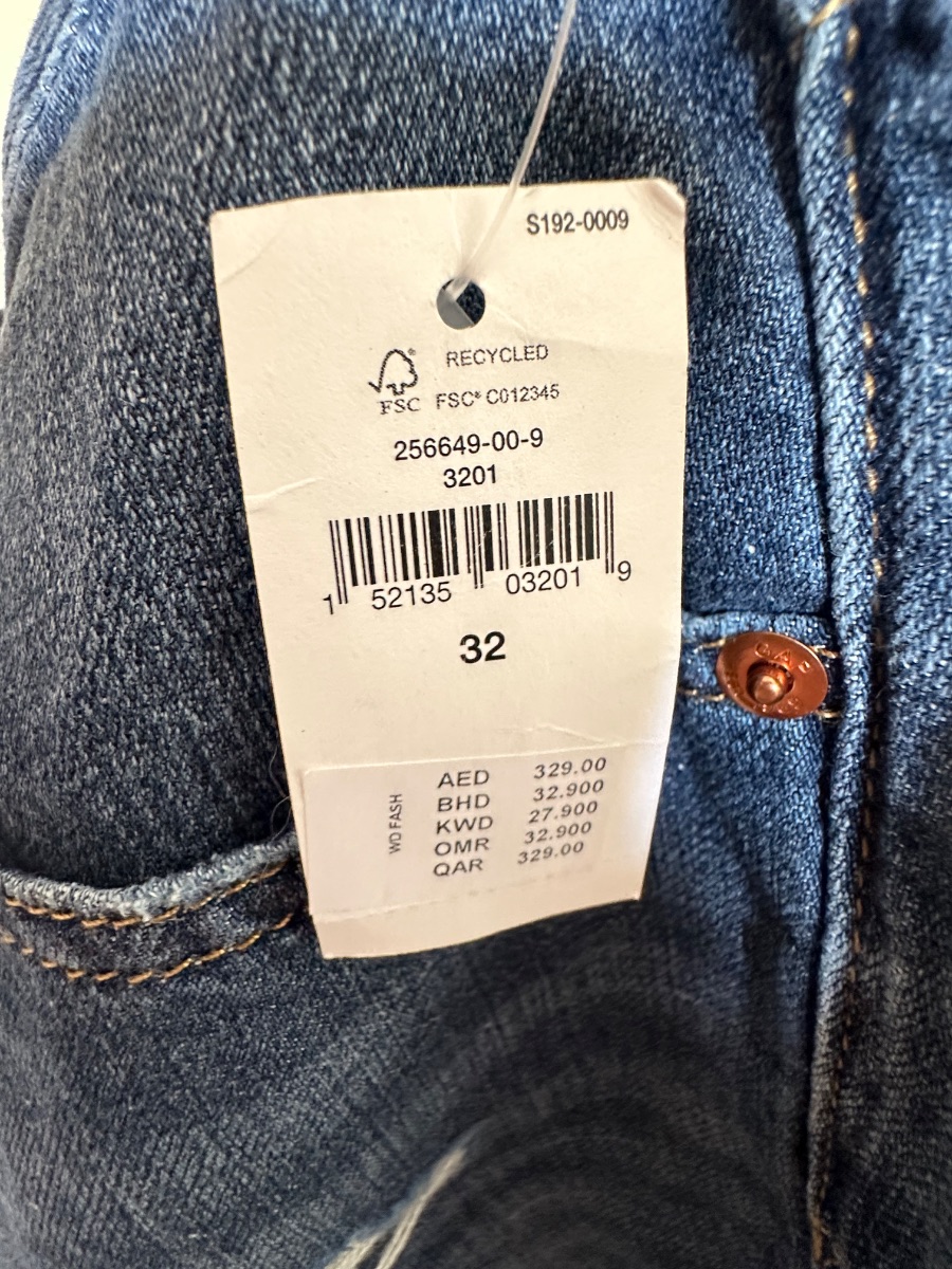 Gap ripped jeans photo 3