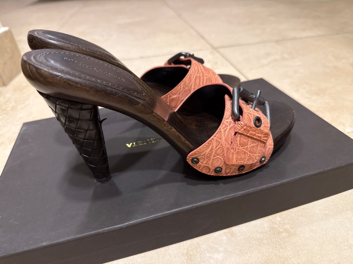 Bottega Veneta heels in pink Croco leather photo 2