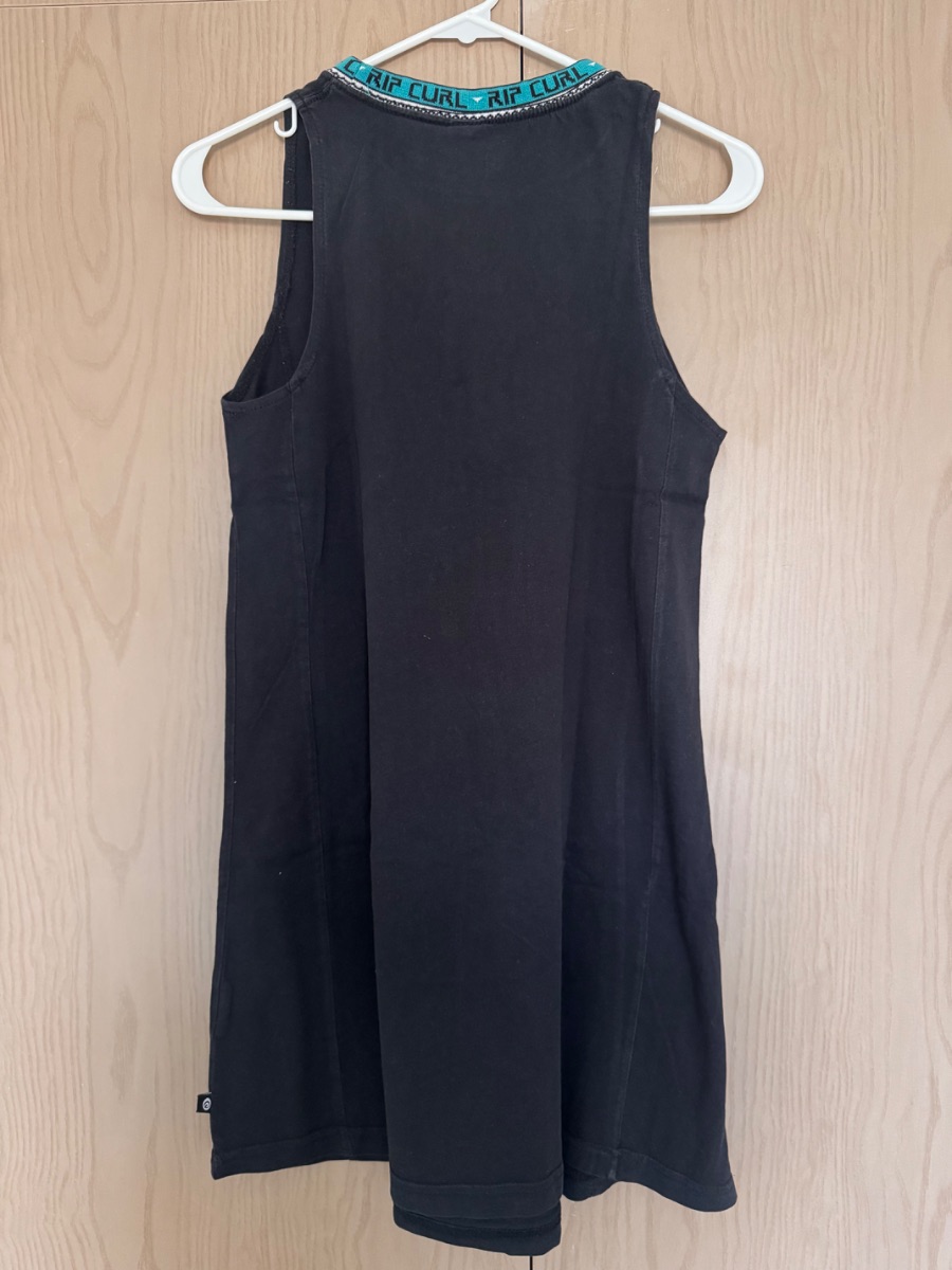 Rip Curl black sleeveless dress with branded neckline photo 2