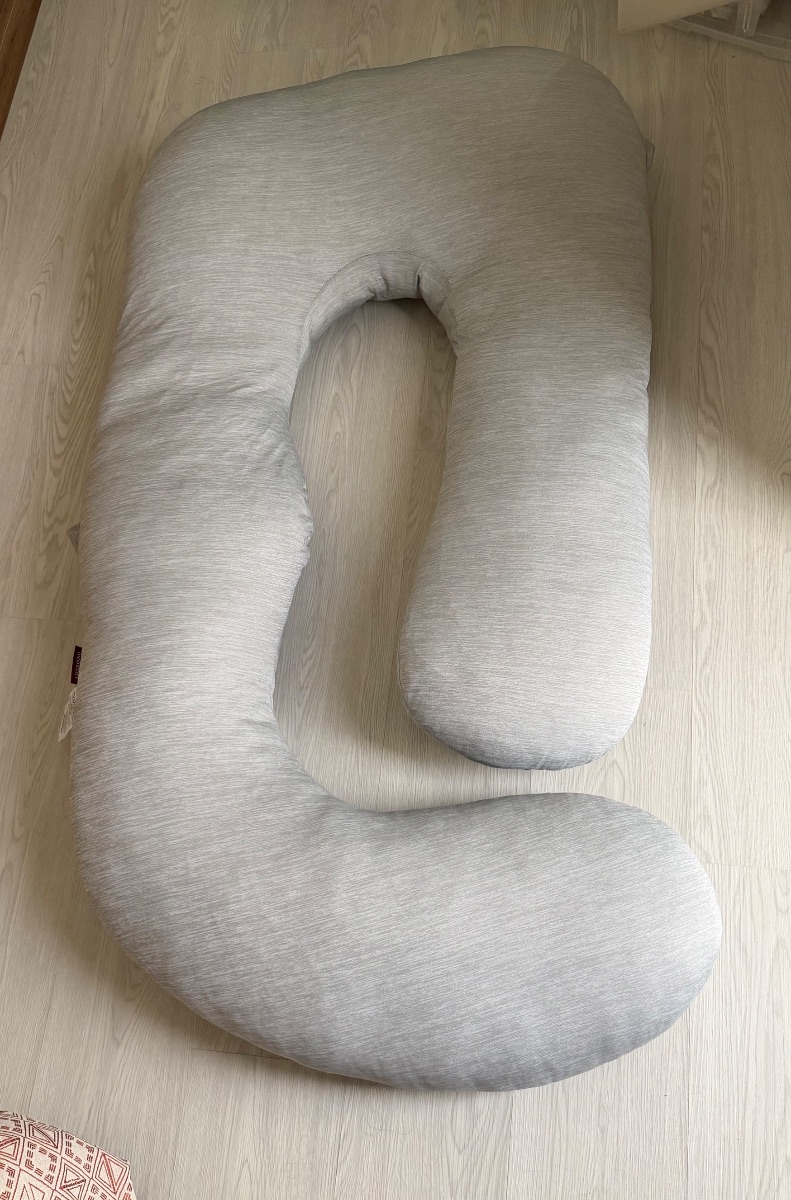 MomCozy pregnancy pillow