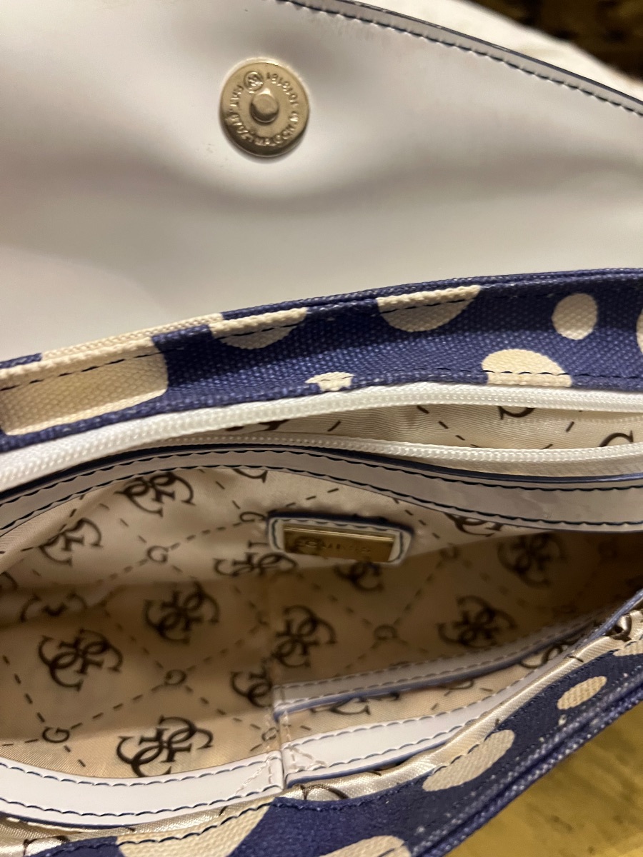 Guess Clutch photo 3