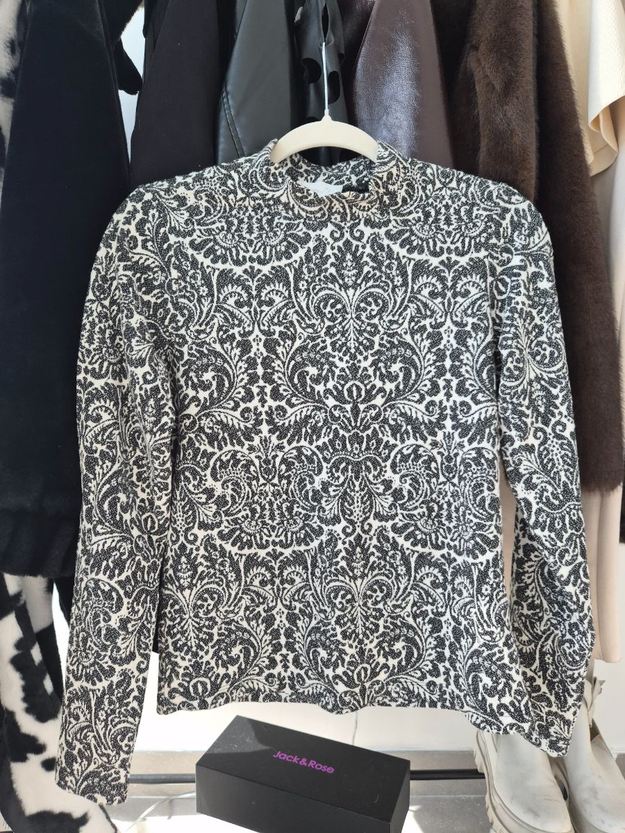 Cotton Club Black White Blouse Top with Floral Pattern and Silver Threads photo 2