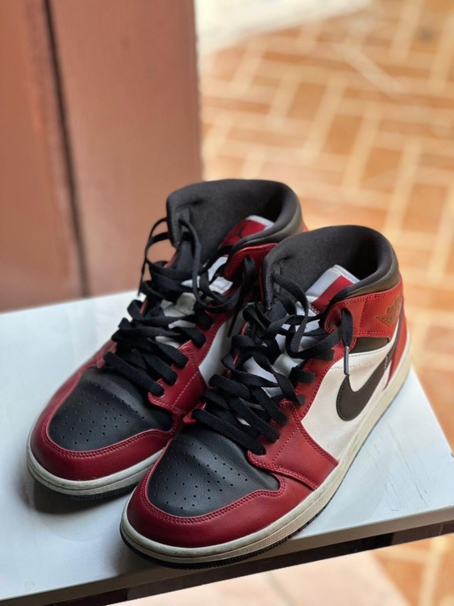 Nike Jordan Title: Air Jordan 1 Mid Chicago Colorway — Used