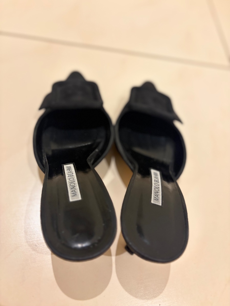 Pre-loved Manolo Blahnik Maysale Mules | black