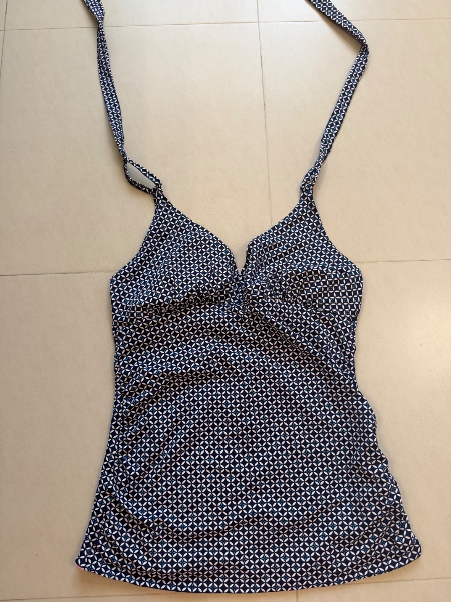 Tommy Bahama Tankini top photo 2