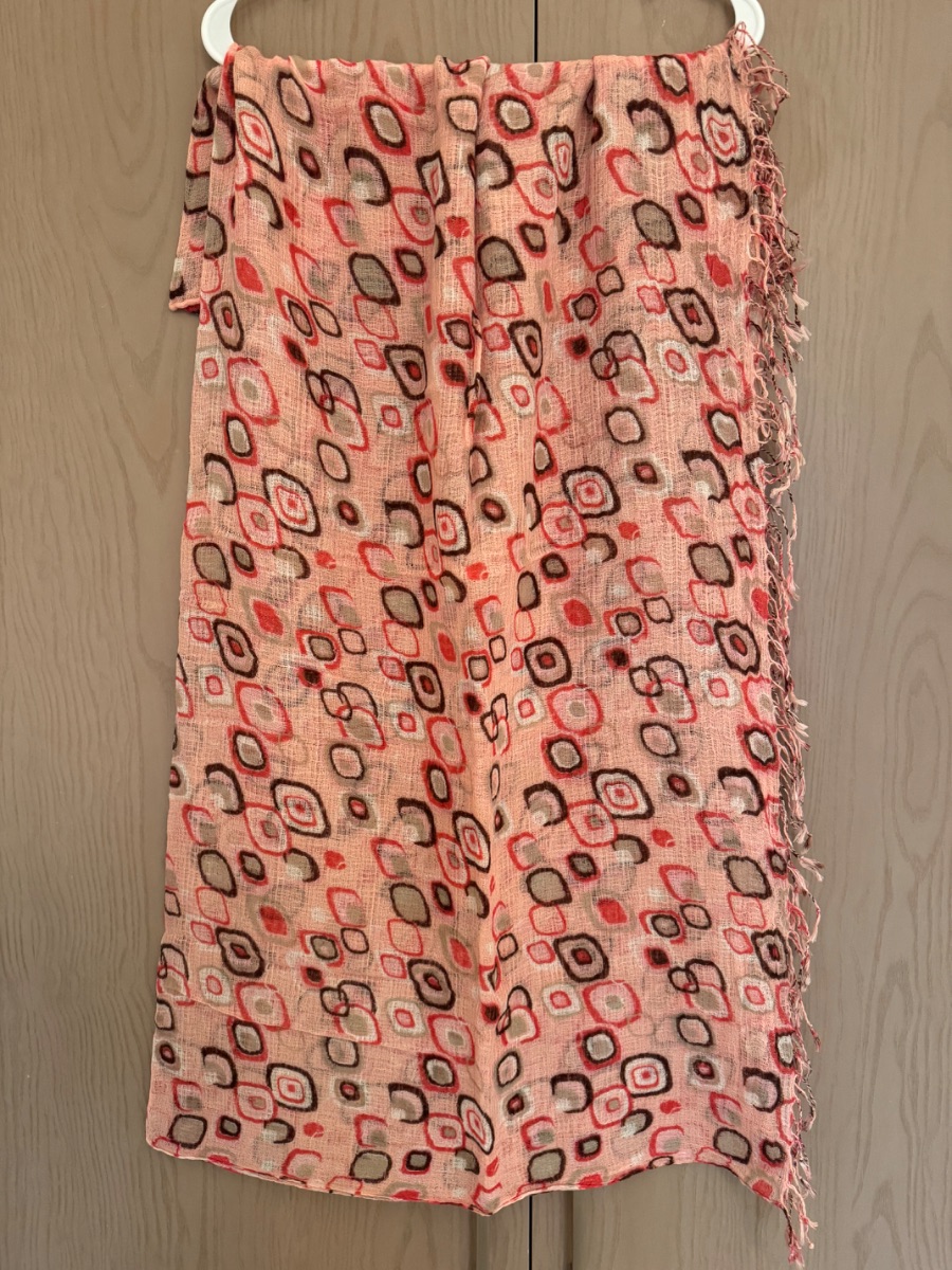 Lightweight patterned pink scarf/shawl photo 2