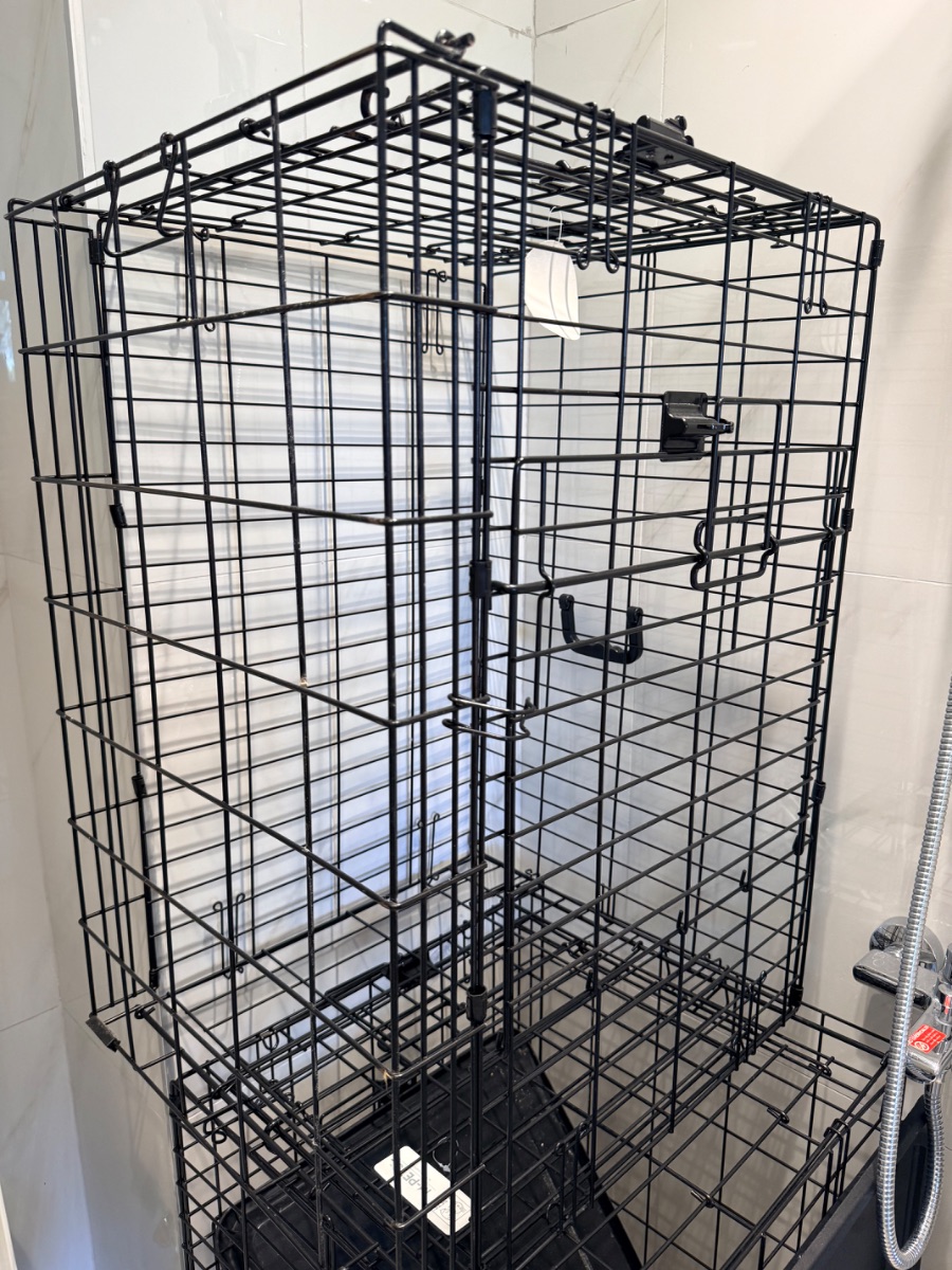 2 Dog crate photo 2