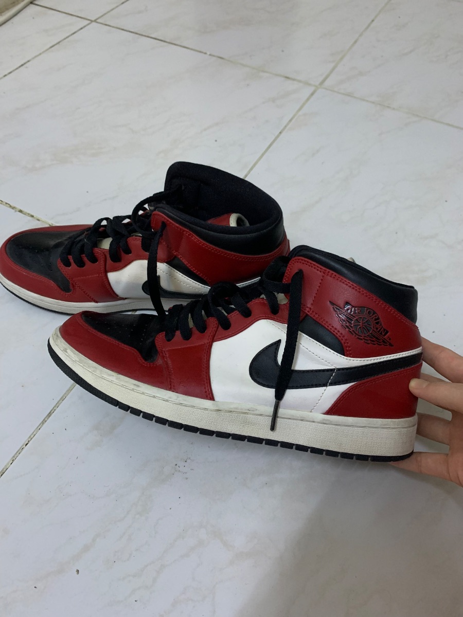 Nike Jordan Title: Air Jordan 1 Mid Chicago Colorway — Used photo 2