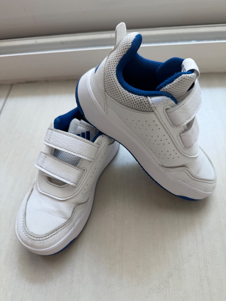 Adidas boys shoes 26,5