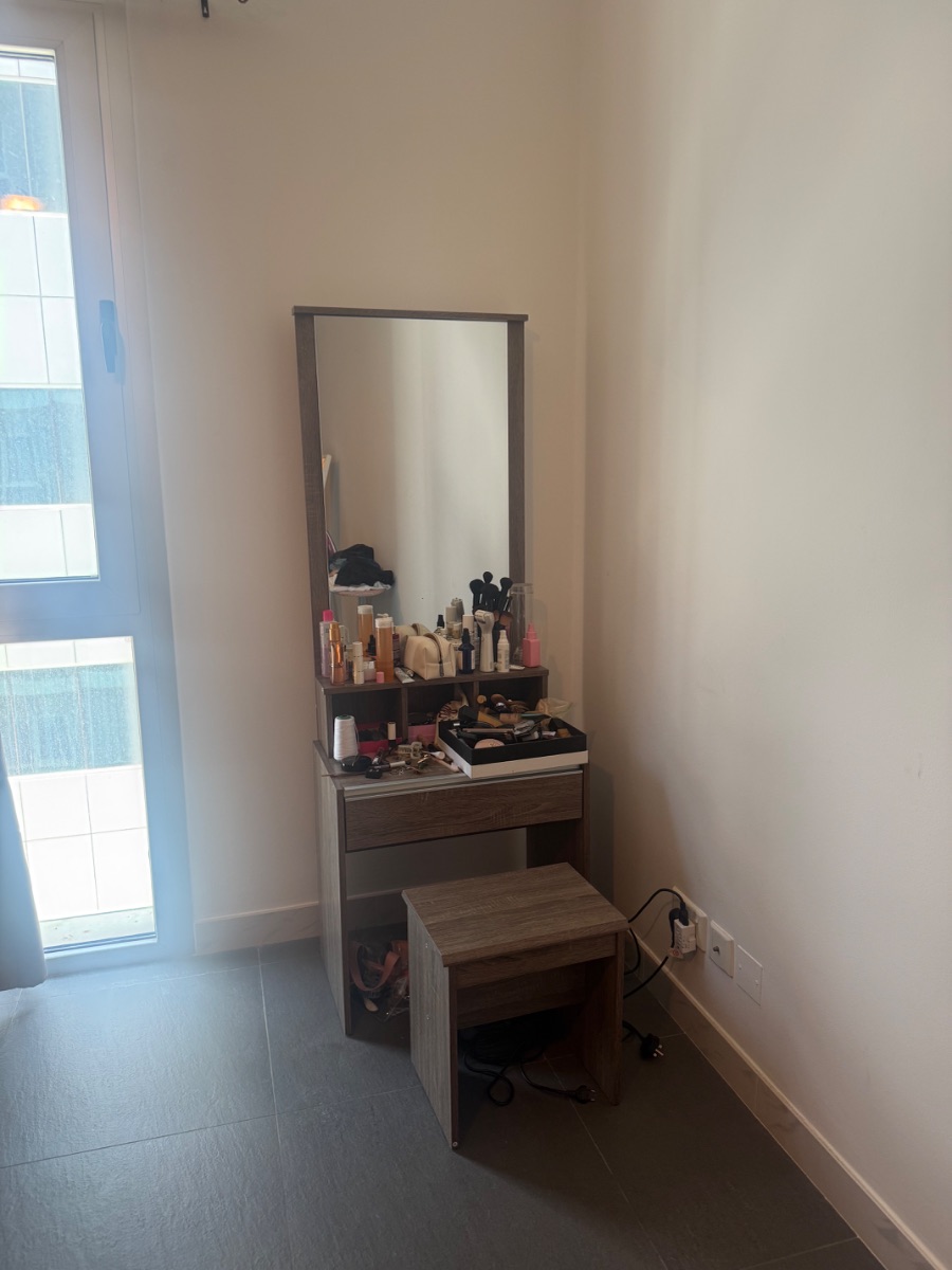 Bedroom with mattress photo 2