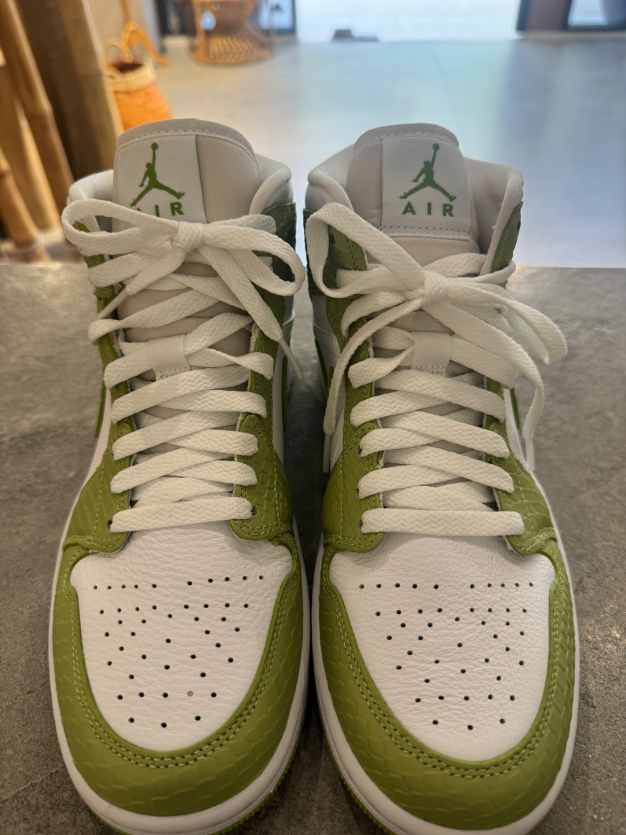 Nike AIR JORDAN 1 - MID SE photo 3