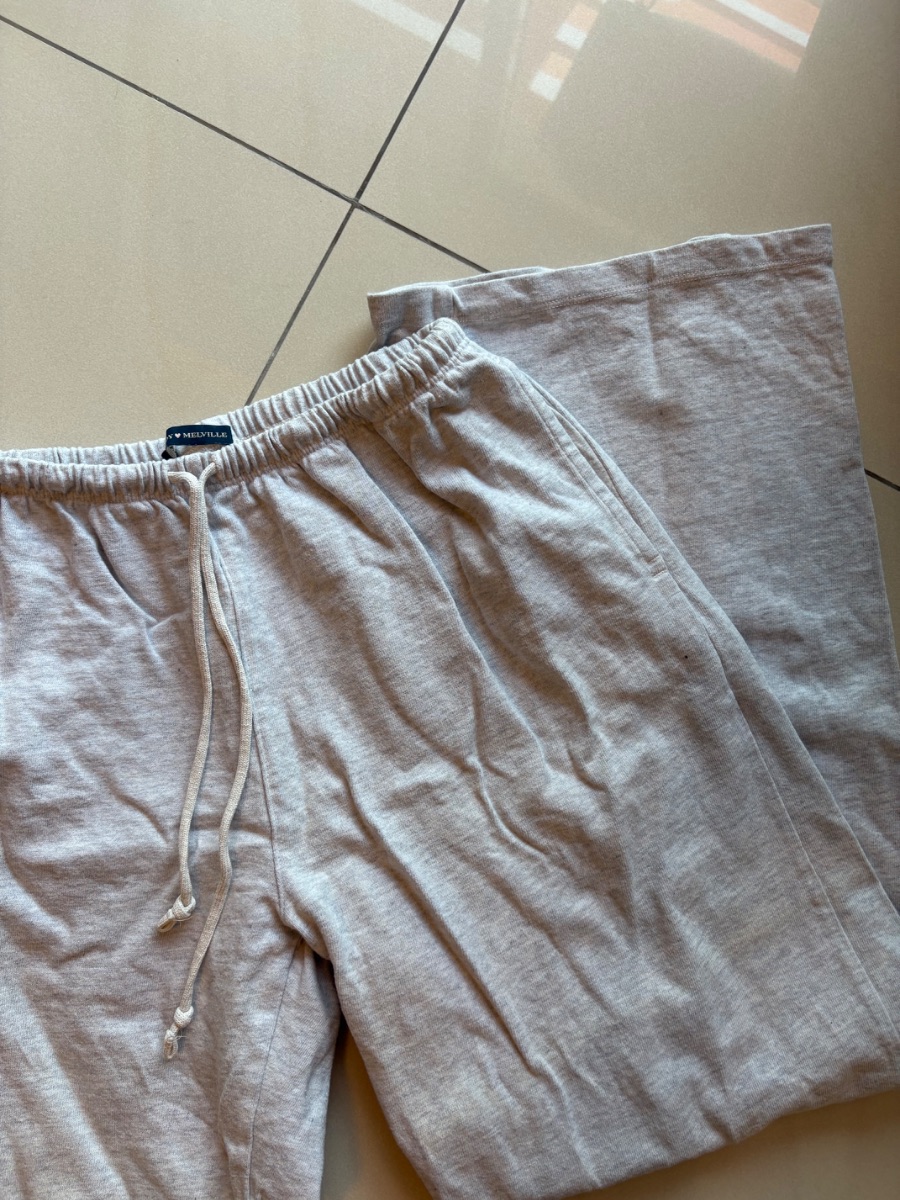 Brandy Melville grey marl drawstring straight leg joggers with pockets photo 3