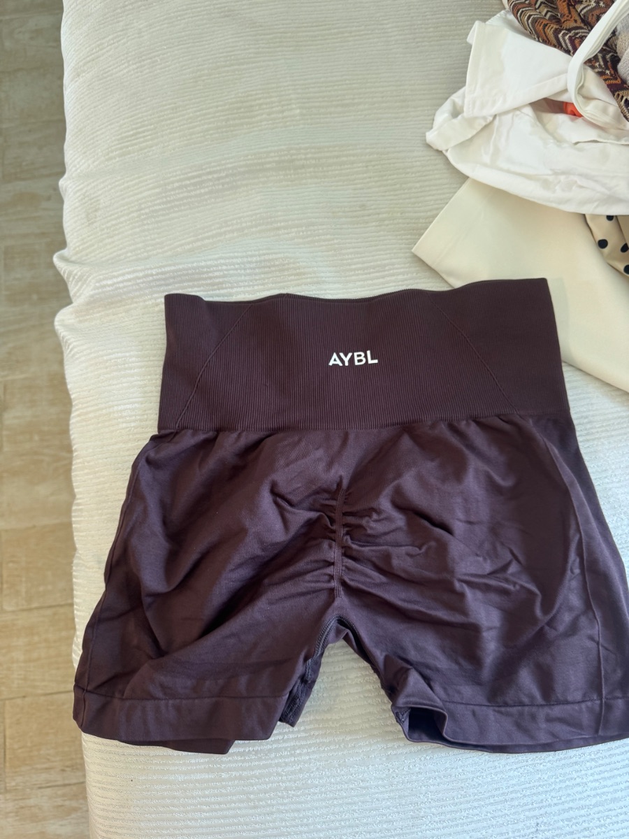 AYBL brown scrunch shorts medium photo 2