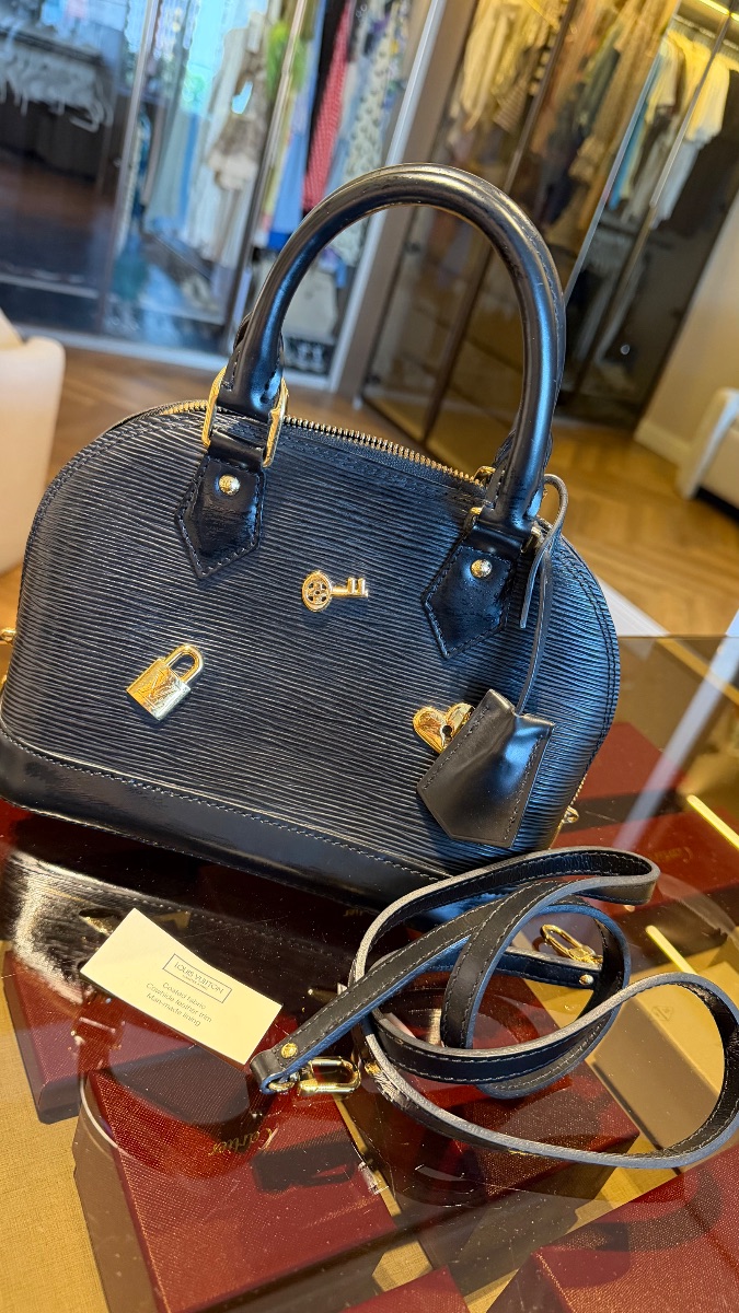 Louis Vuitton love edition Alma bb photo 2