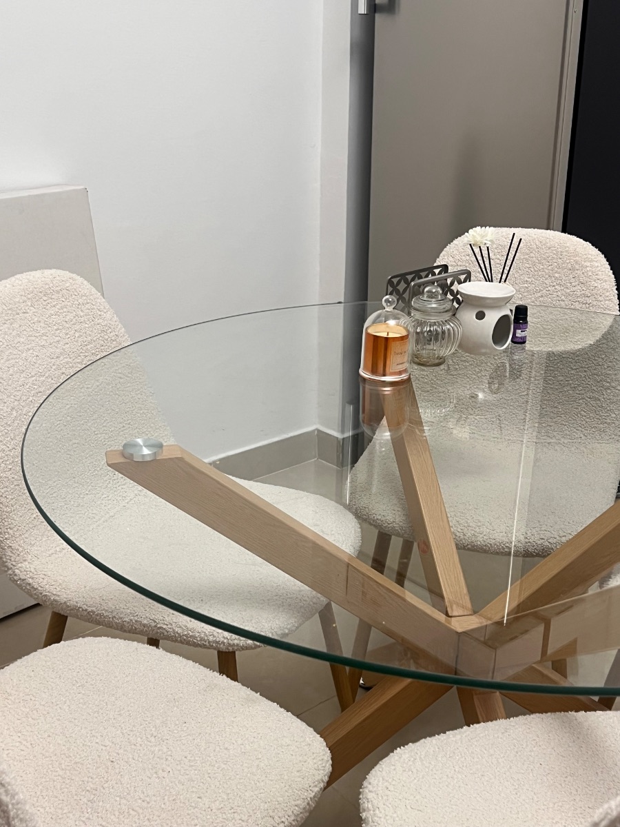 Pan Home Dining table with 5 Boucle chairs