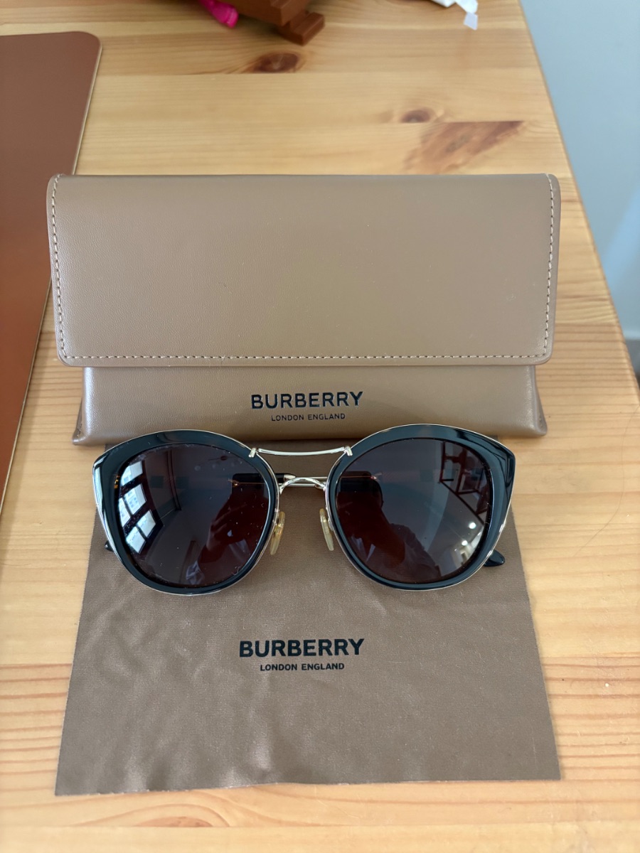 Burberry sunglasses photo 2