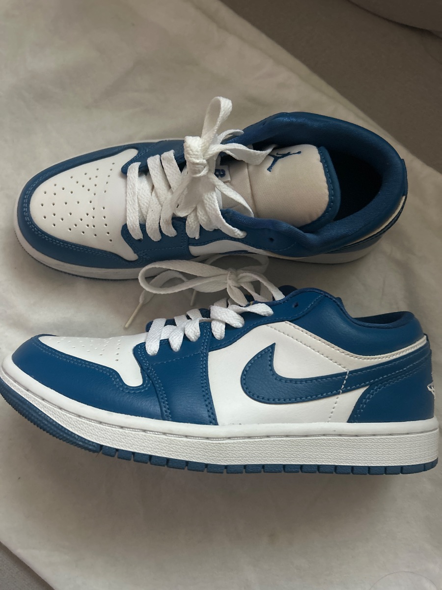 WHITE & BLUE NIKE LOW JORDANS