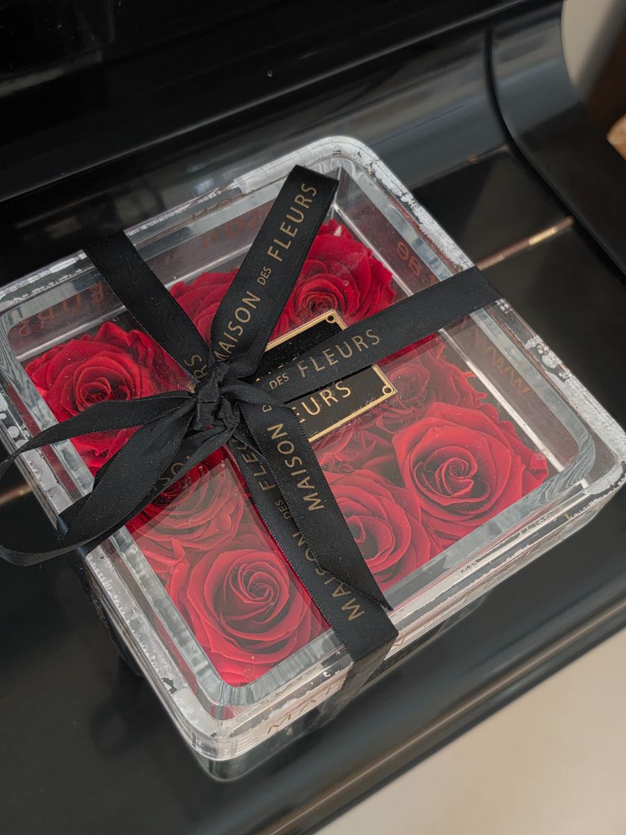 Maison Des Fleurs Forever Red Roses photo 2