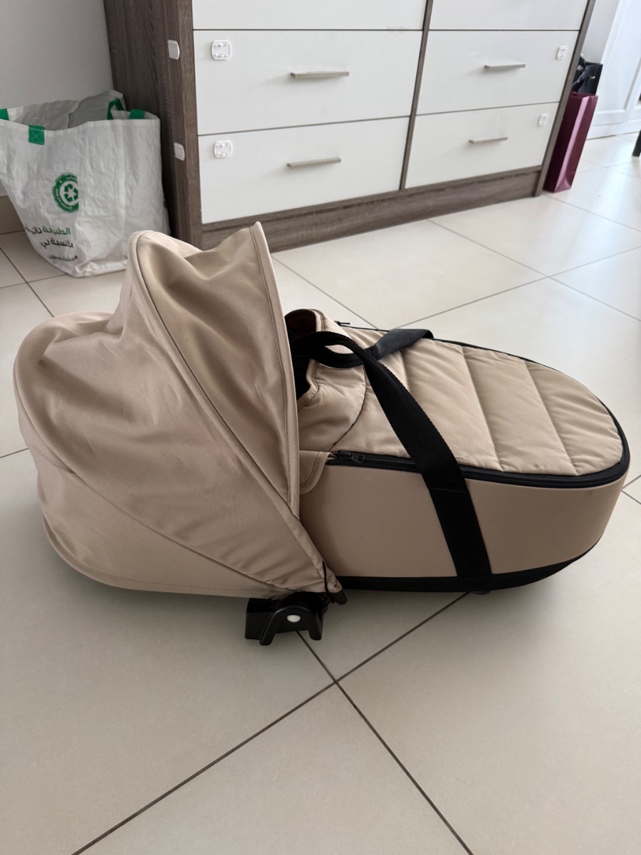 Yoyo Bassinet in Taupe photo 3
