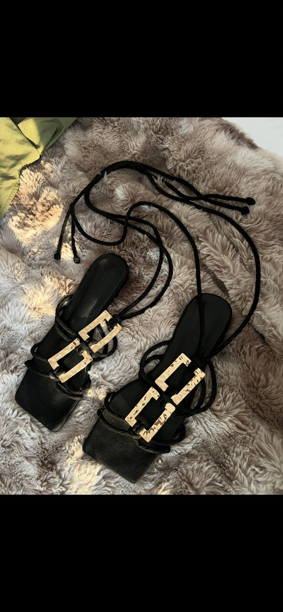 Sandles