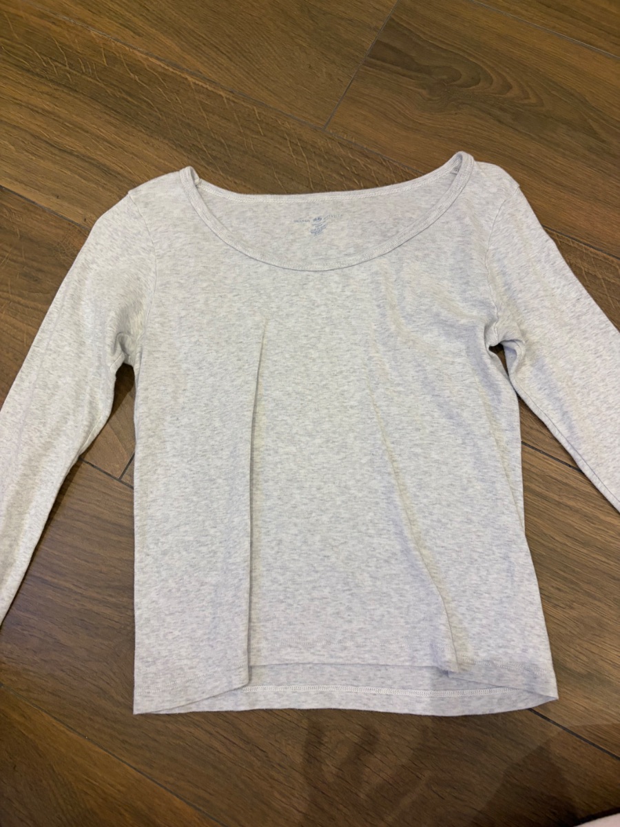 Brandy Melville long sleeve grey shirt