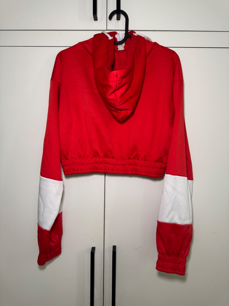 Pretty Little Thing Red cropped hoodie with matching shorts. photo 3