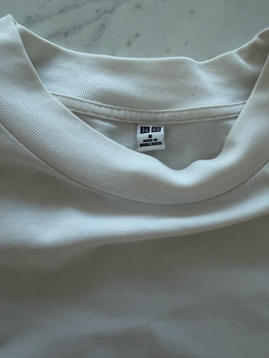 White Uniqlo T shirt photo 2