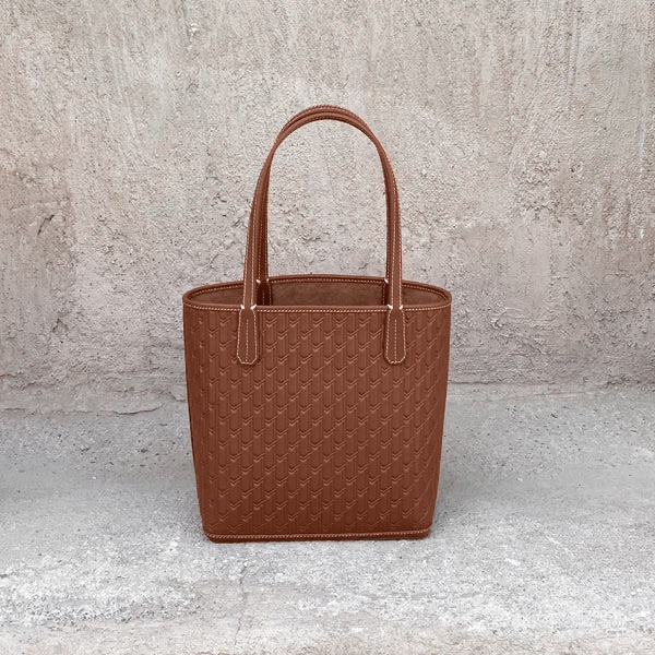 Minimalist Brown bag
