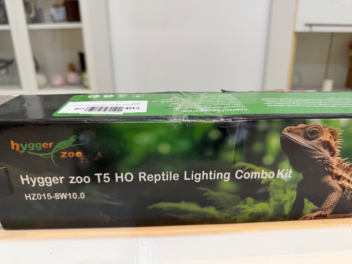 Reptile aquarium light
