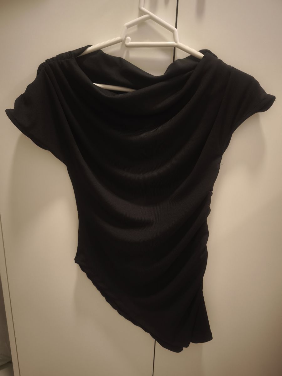Off-Shoulder Asymmetrical Top photo 2