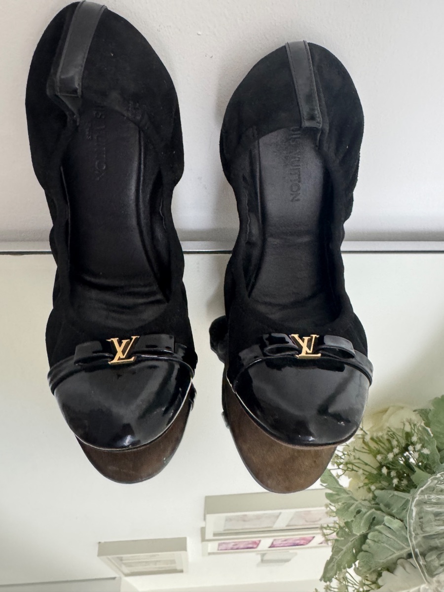 Louis Vuitton Black Suede size 36.5