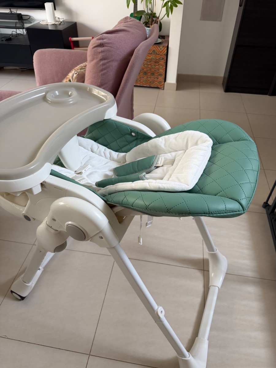 Giggles Lowel High Chair with Removable Tray and Wheels photo 3