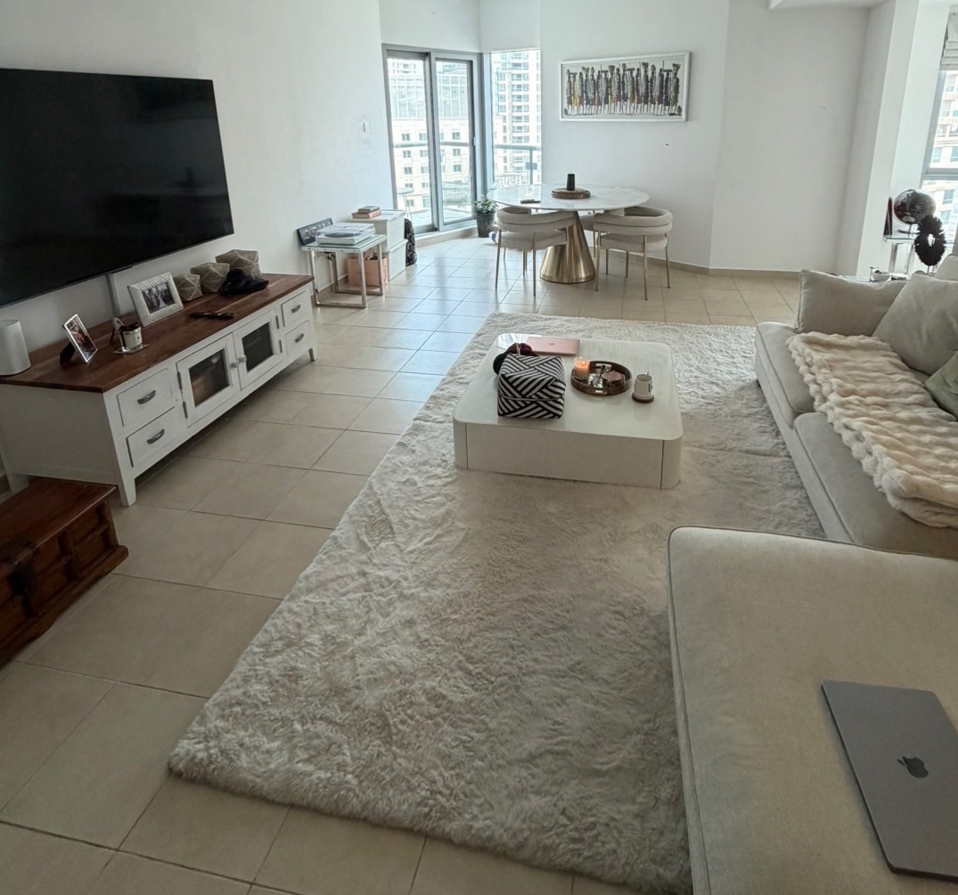 White rug 160cm x 230cm