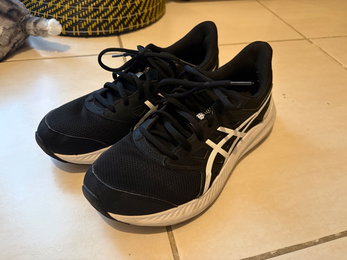 Women’s Asics trainers size EUR40 (UK 6.5) photo 3